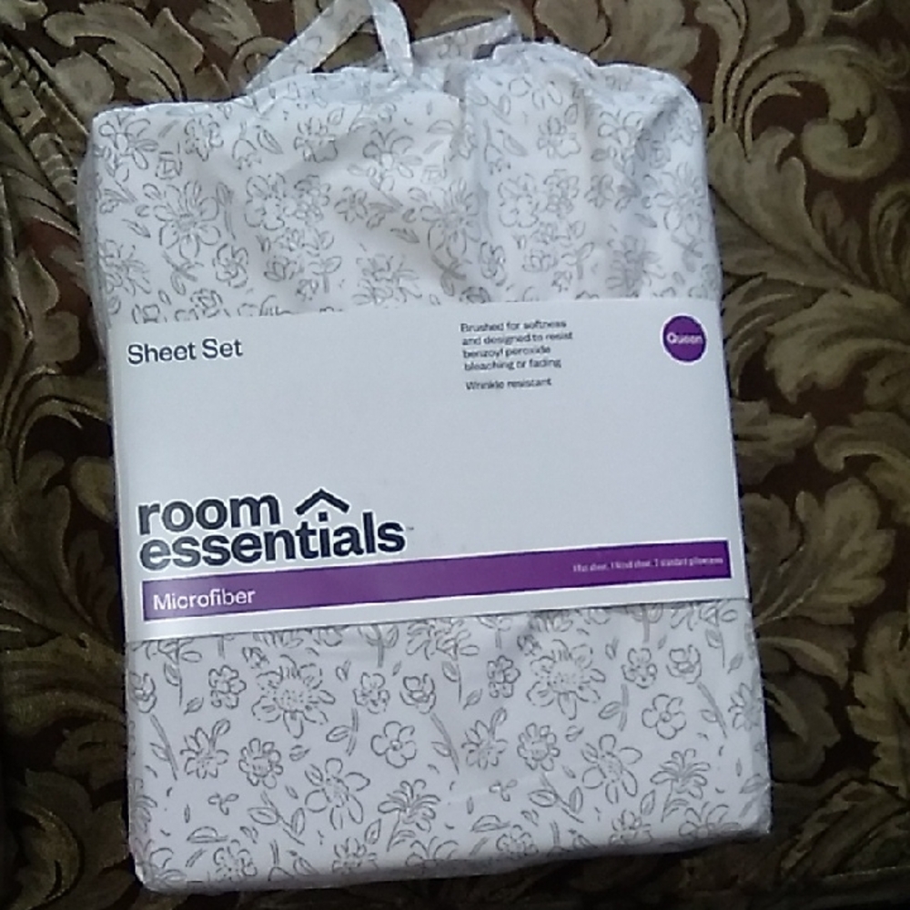 Room Essentials White Sheet Set with Gray Floral Print Nwt Cottage Core